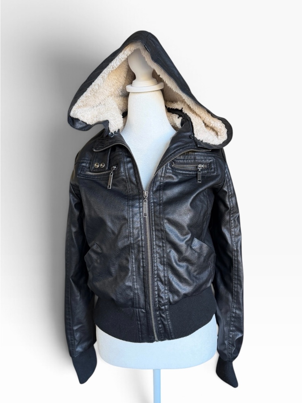 Ashley International Y2K Faux Leather Bomber Jacket – Size M